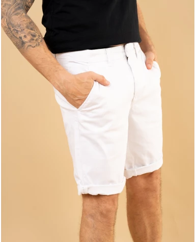 Short chino