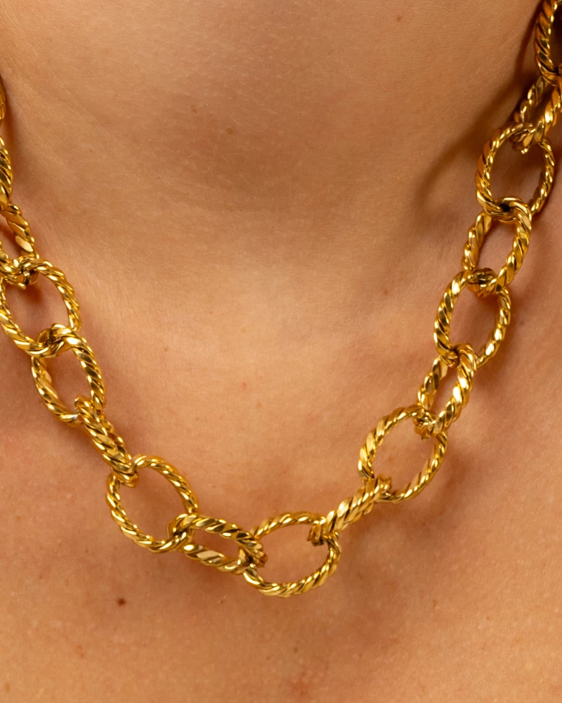 COLLIER NICOLE