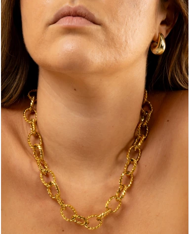 COLLIER NICOLE
