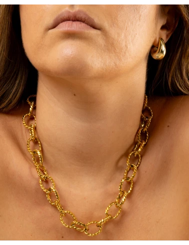 COLLIER NICOLE