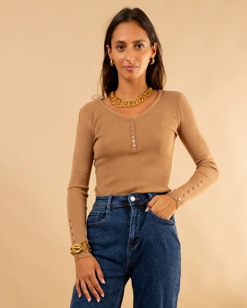 Pull strie boutons