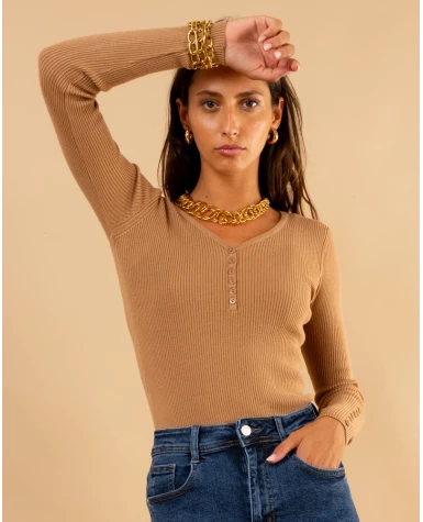 Pull strie boutons