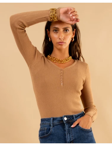 Pull strie boutons