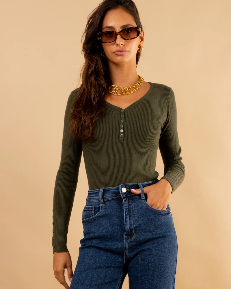 Pull strie boutons