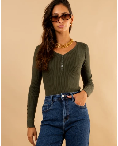 Pull strie boutons