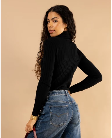 Pull strie col roulé