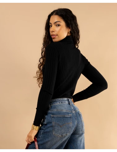 Pull strie col roulé