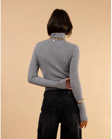 Pull strie col roulé