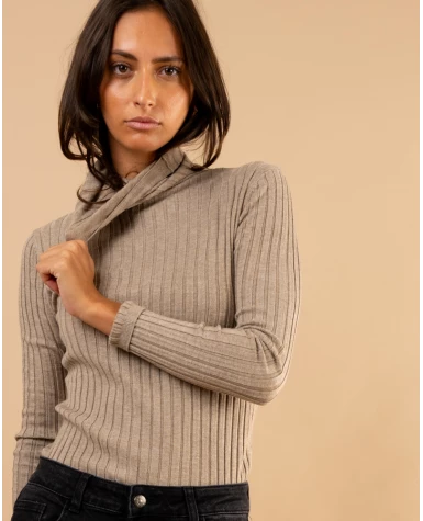 Pull strie col roulé