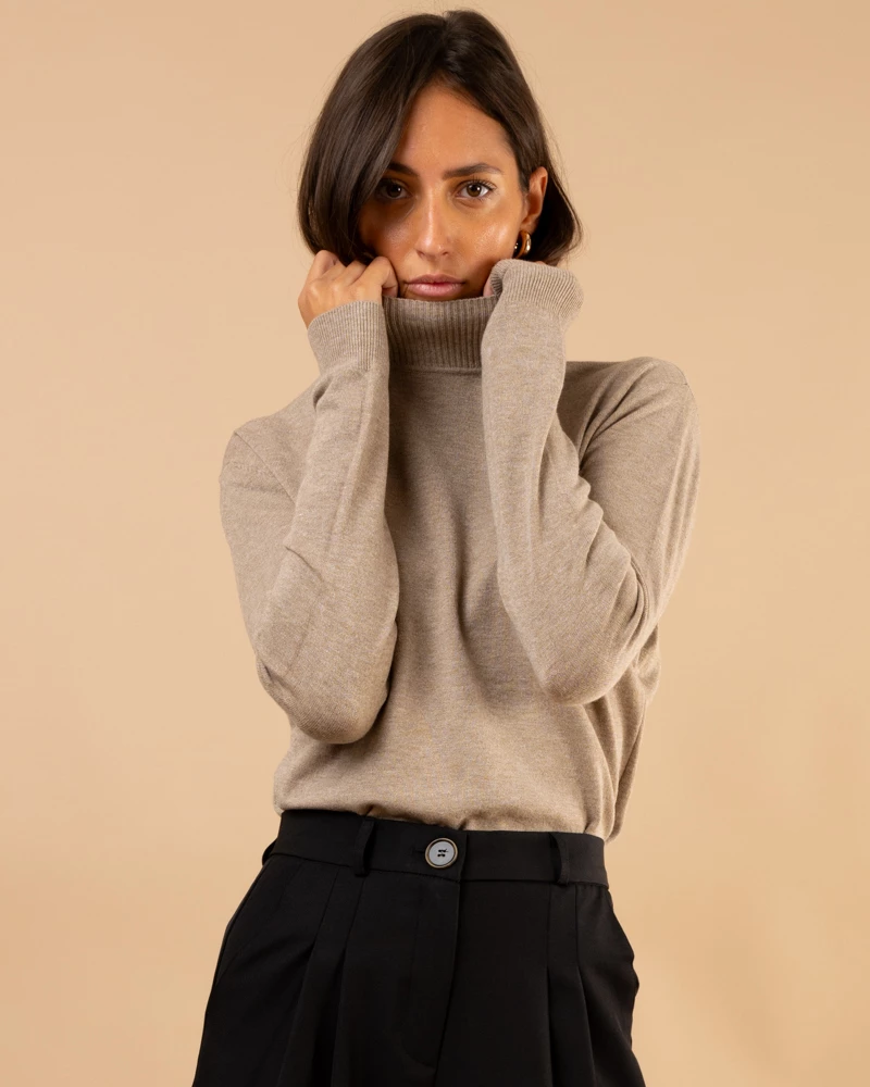 Pull col montant