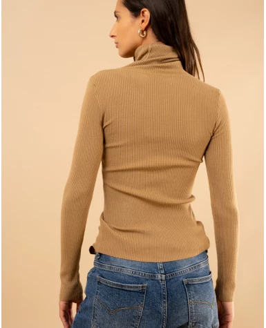 Pull côtelé col roulé