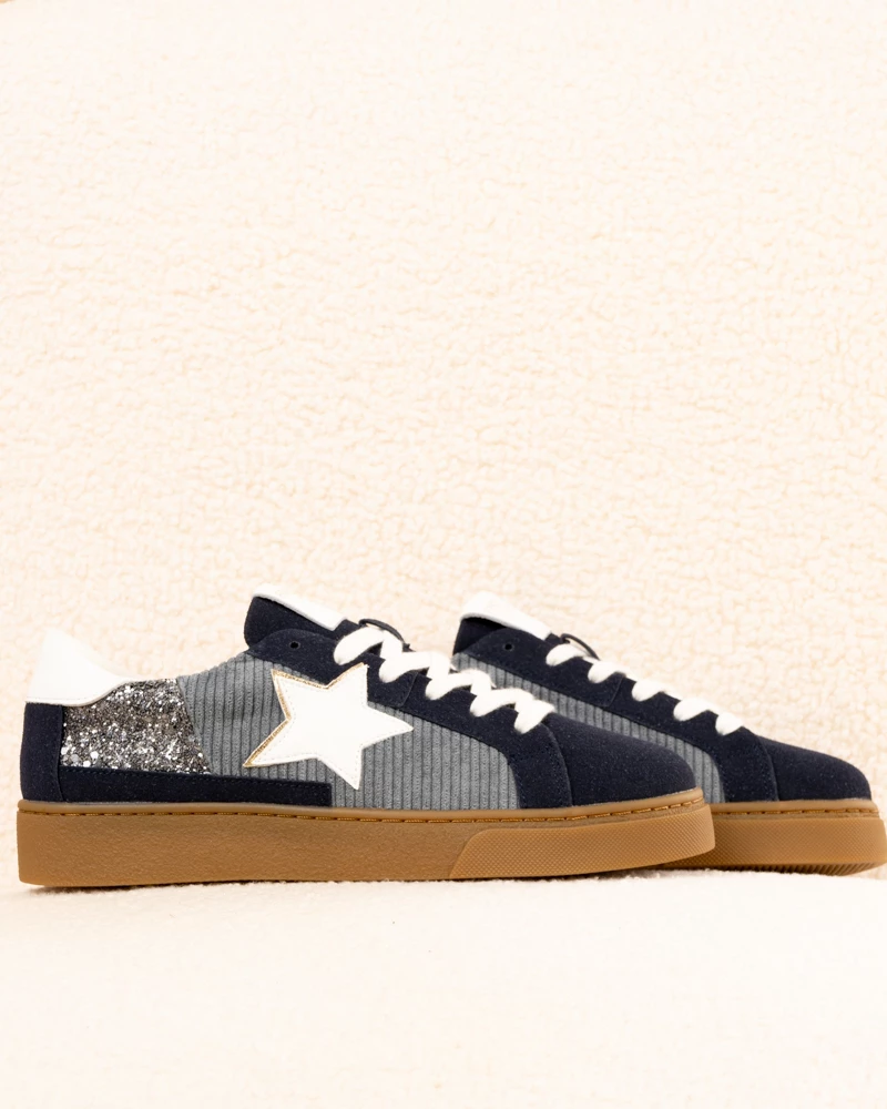 Baskets bleu