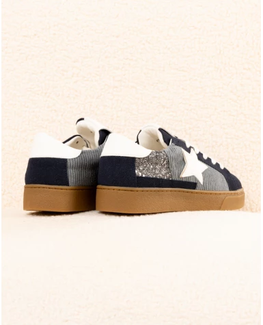 Baskets bleu
