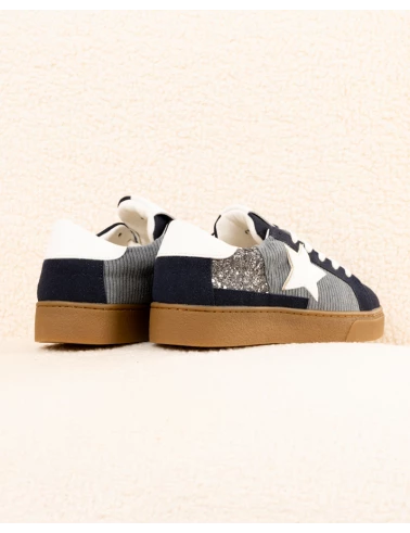 Baskets bleu