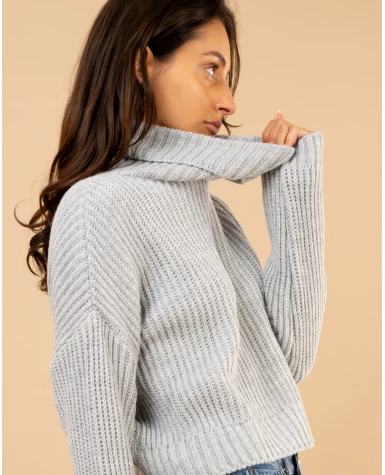 Pull court col roulé