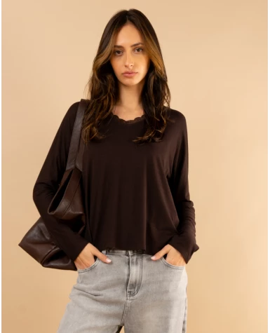 T-Shirt col dentelle