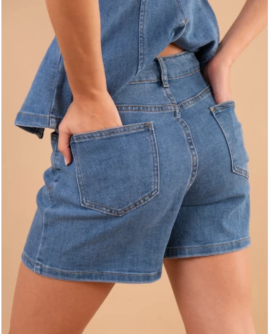 Short bouton