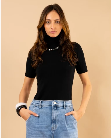 Pull col roulé manches courtes