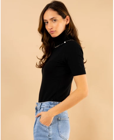 Pull col roulé manches courtes