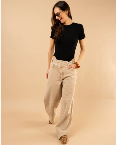 Pantalon boutons décalés