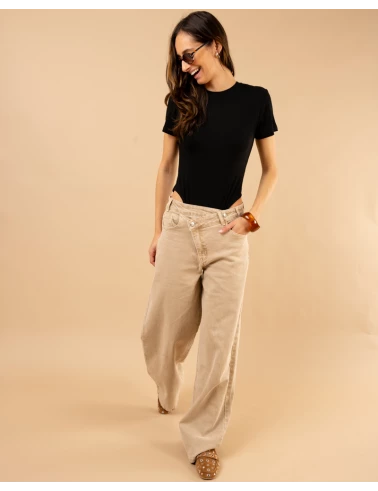 Pantalon boutons décalés