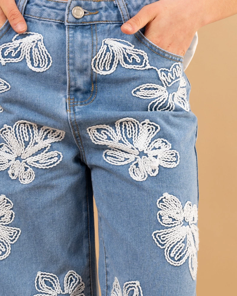 Jean fleurs brodées