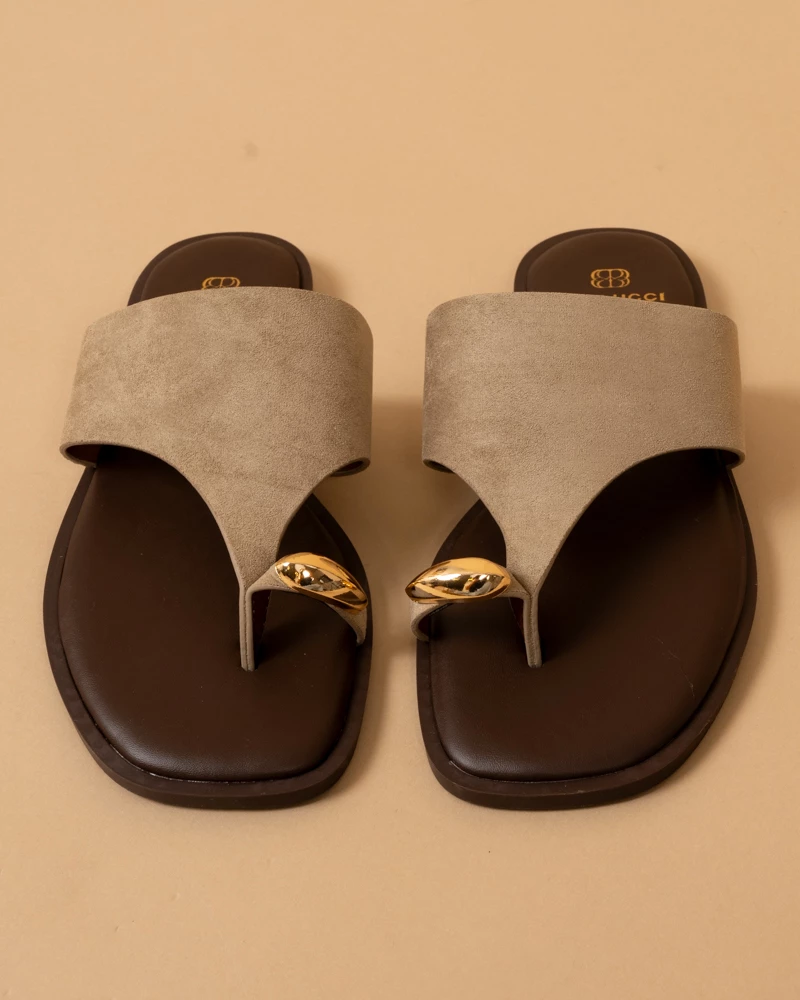 Tongs suédine bague