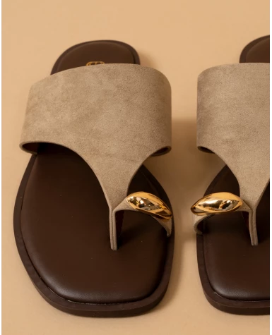 Tongs suédine bague