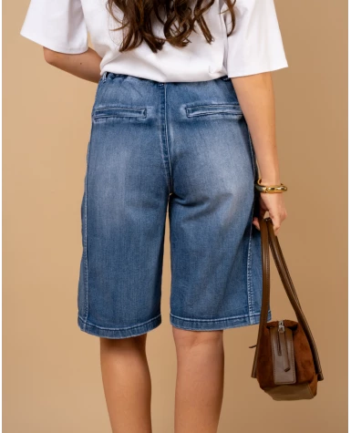 Bermuda jean coutures