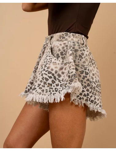 Short léopard blanc franges