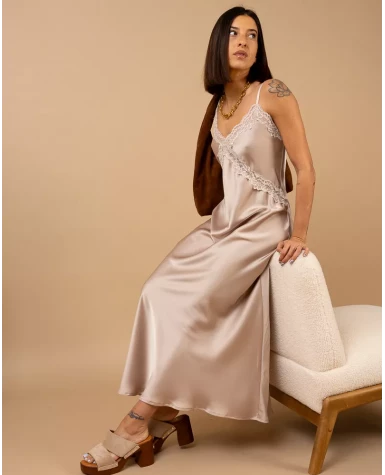 Robe longue effet satin