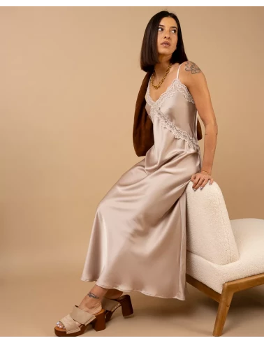 Robe longue effet satin